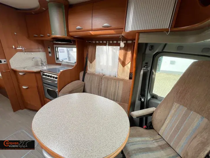 Fahrzeugbild Pilote Explorateur 715 #23