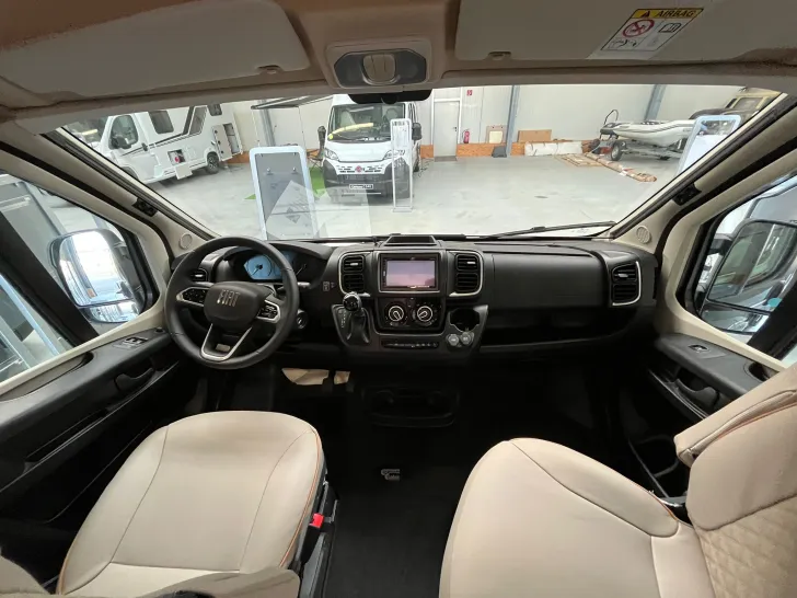 Fahrzeugbild Bürstner B66 600 C Automatik, Markise, Leder #9