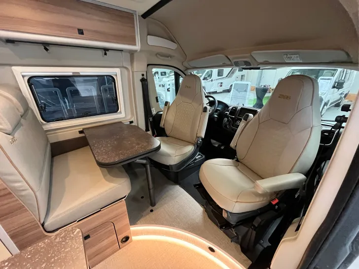 Fahrzeugbild Bürstner B66 600 C Automatik, Markise, Leder #12