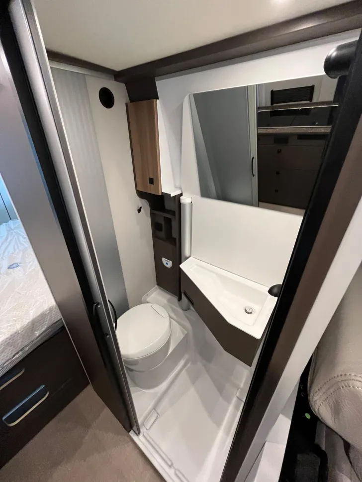 Fahrzeugbild Bürstner B66 600 C Aufstelldach, Automatik, Leder #10