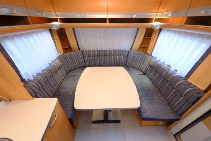 Fahrzeugbild Wilk 560 B / Festbett / Rundsitzgruppe #5