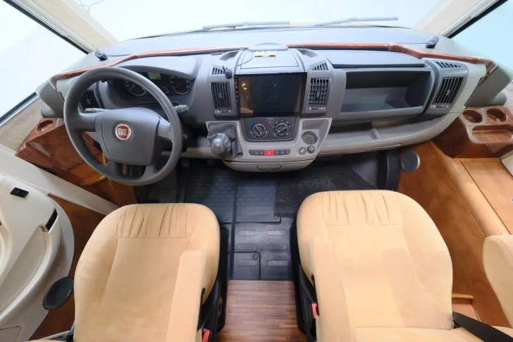 Fahrzeugbild Carthago Chic E-Line I 47/Festbett/Garage/Markise/ALDE #7