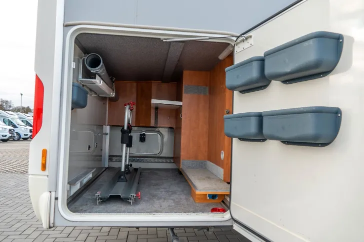 Fahrzeugbild Carthago Tourer I 142 QB *SAT*2xTV*Solar*AHK*5Personen* #6