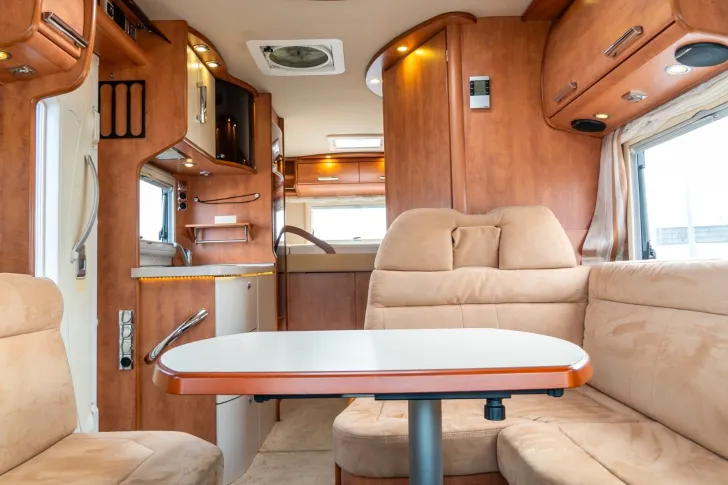 Fahrzeugbild Carthago Tourer I 142 QB *SAT*2xTV*Solar*AHK*5Personen* #11