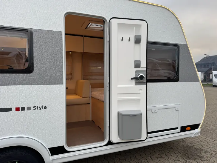 Fahrzeugbild LMC Style 493 K 70 Jahre - MARKISE - AUFLASTUNG #17