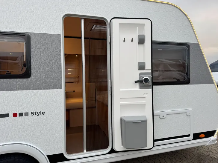 Fahrzeugbild LMC Style 493 K 70 Jahre - MARKISE - AUFLASTUNG #18