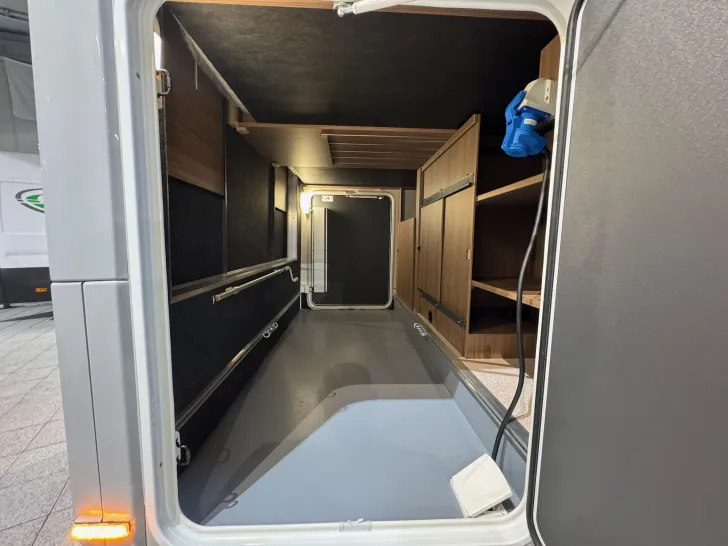 Fahrzeugbild LMC Cruiser 740 EL, MJ26, MARKISE - SOLAR #18