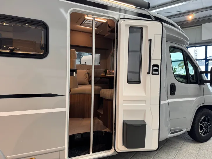 Fahrzeugbild LMC Cruiser 740 EL, MJ26, MARKISE - SOLAR #20