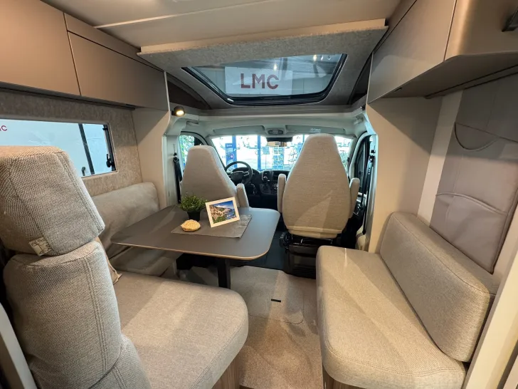 Fahrzeugbild LMC Cruiser 740 EL, MJ26, MARKISE - SOLAR #23