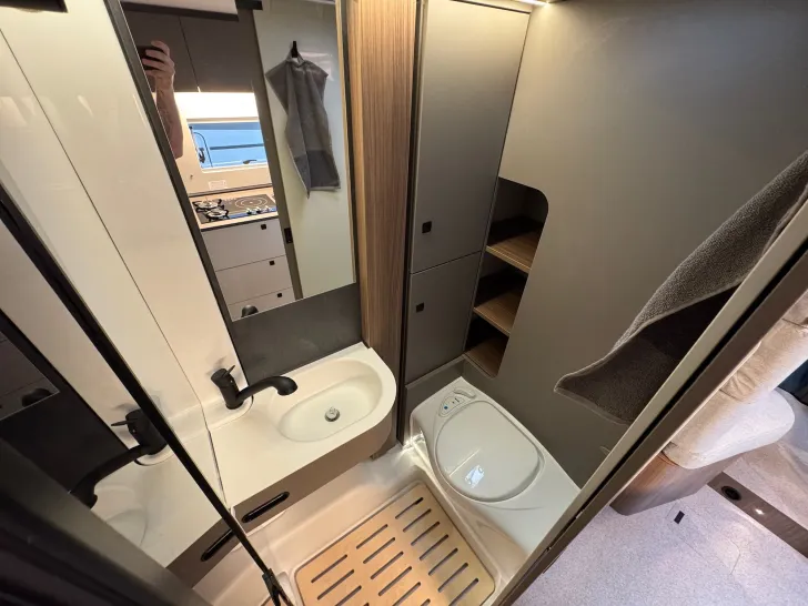 Fahrzeugbild LMC Cruiser 740 EL, MJ26, MARKISE - SOLAR #29