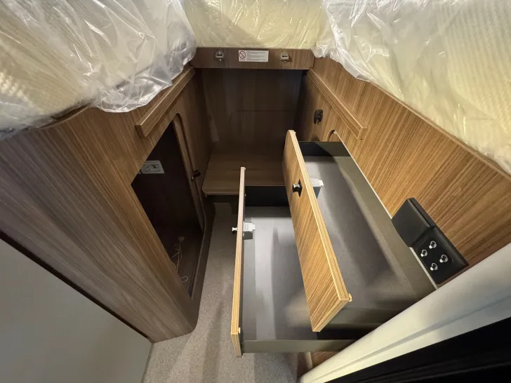 Fahrzeugbild LMC Cruiser 740 EL, MJ26, MARKISE - SOLAR #33