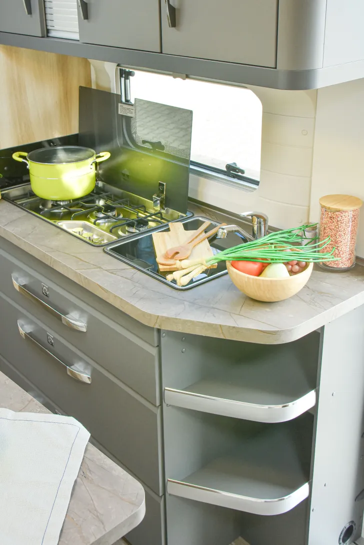 Fahrzeugbild Hobby De Luxe 540 KMFe IC-Line *Mover*Autrakpaket* #16