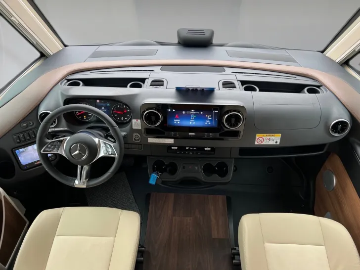 Fahrzeugbild Carthago chic e-line I 50 LE DA Mercedes (341) #13