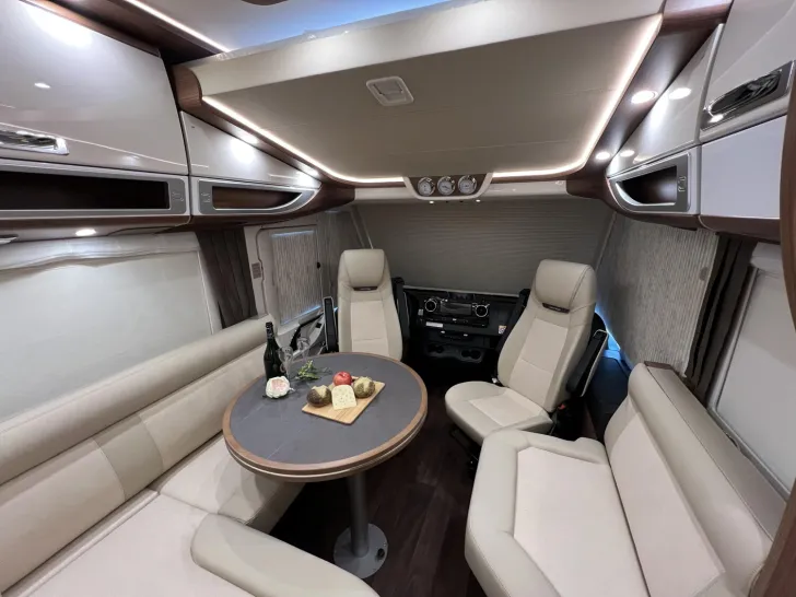 Fahrzeugbild Carthago chic e-line I 50 LE DA Mercedes (341) #14