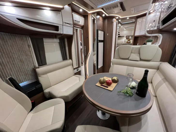 Fahrzeugbild Carthago chic e-line I 50 LE DA Mercedes (341) #17