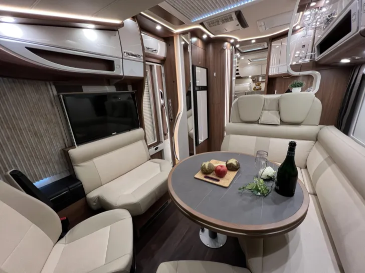 Fahrzeugbild Carthago chic e-line I 50 LE DA Mercedes (341) #18