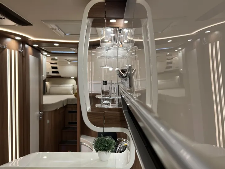 Fahrzeugbild Carthago chic e-line I 50 LE DA Mercedes (341) #20