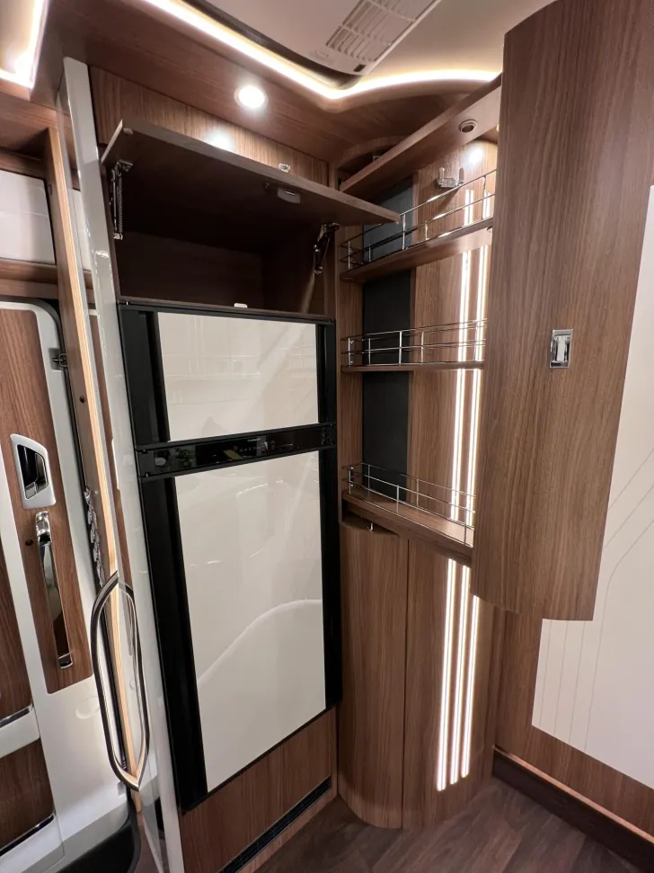 Fahrzeugbild Carthago chic e-line I 50 LE DA Mercedes (341) #25