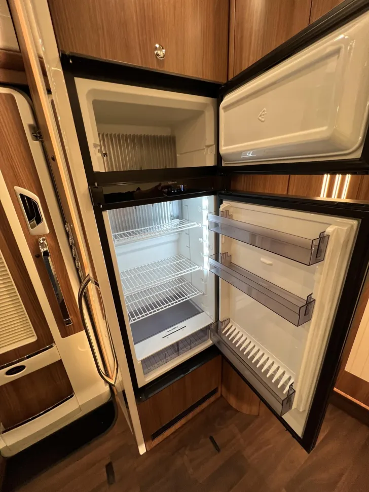Fahrzeugbild Carthago chic e-line I 50 LE DA Mercedes (341) #26