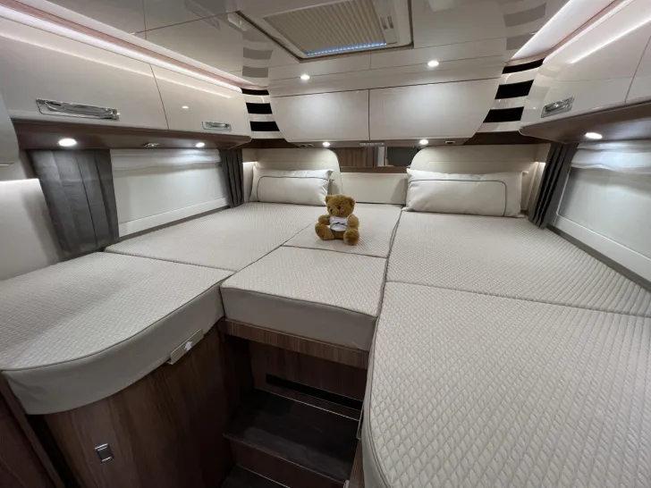 Fahrzeugbild Carthago chic e-line I 50 LE DA Mercedes (341) #32
