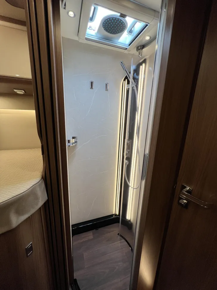 Fahrzeugbild Carthago chic e-line I 50 LE DA Mercedes (341) #37