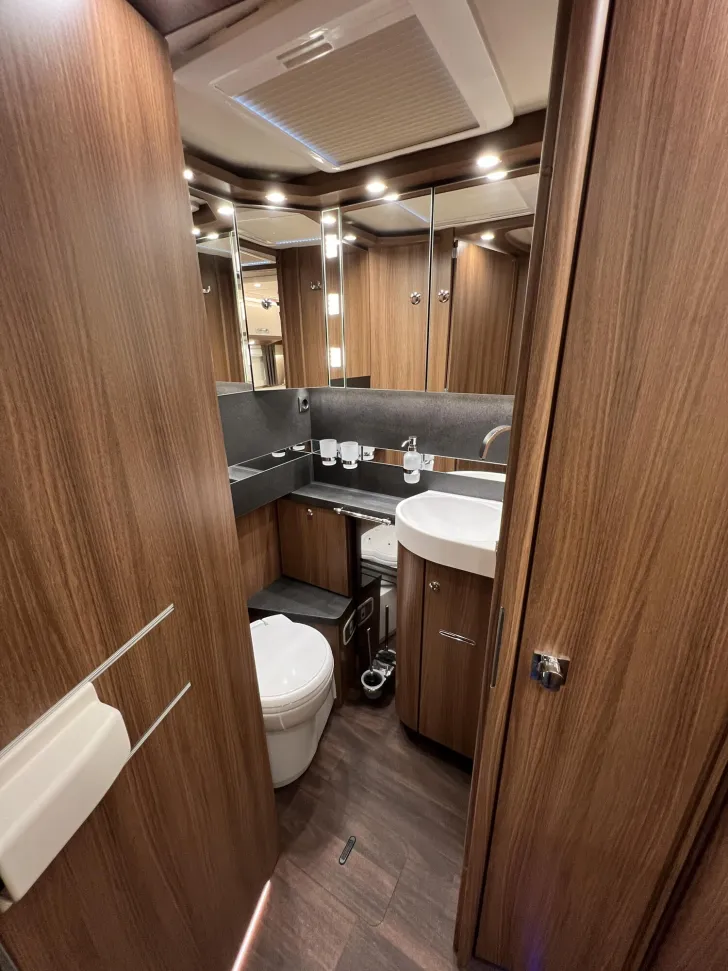 Fahrzeugbild Carthago chic e-line I 50 LE DA Mercedes (341) #38