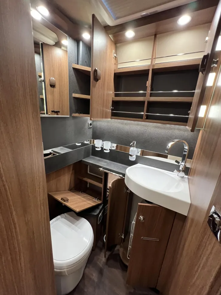 Fahrzeugbild Carthago chic e-line I 50 LE DA Mercedes (341) #39