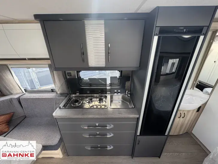 Fahrzeugbild Hobby De Luxe 460 UFe IC-Line Mover & KNOTT ETS Plus #12