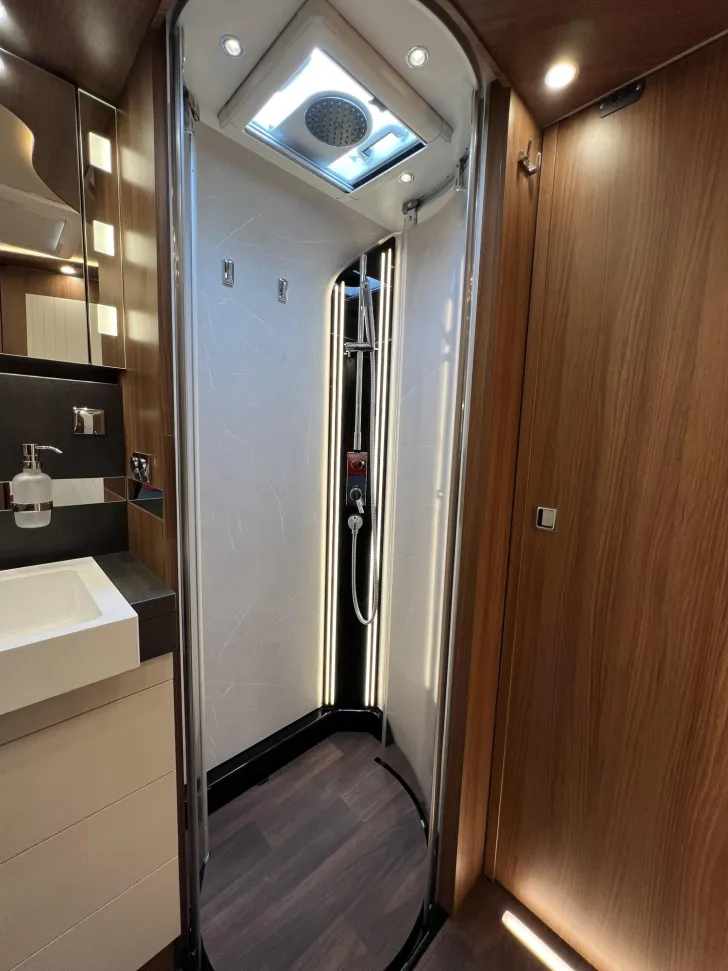 Fahrzeugbild Carthago chic e-line I 61 XL LE Mercedes (334) #36