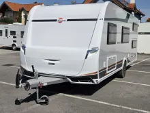 Schräg Hinten Bürstner Averso 560 TK