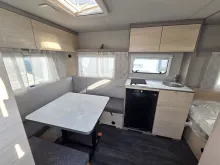 Sicht vorne-hinten Weinsberg CaraCito 450 FU