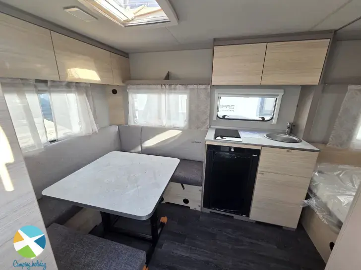 Sicht vorne-hinten Weinsberg CaraCito 450 FU