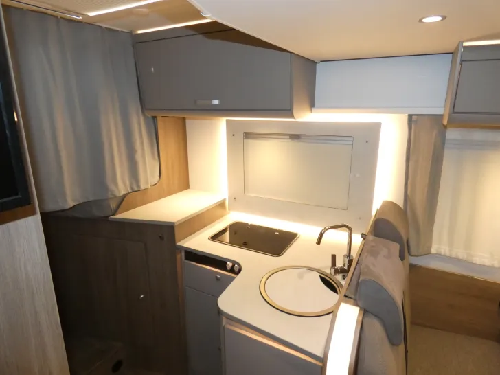 Fahrzeugbild Carado T 338 EDITION24 - Hubbett, Luftfederung, Solar #14