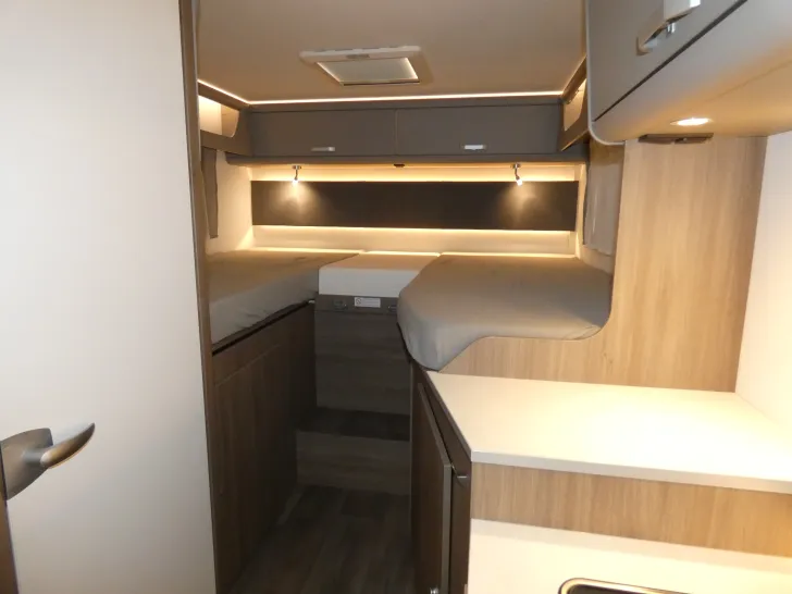 Fahrzeugbild Carado T 338 EDITION24 - Hubbett, Luftfederung, Solar #18