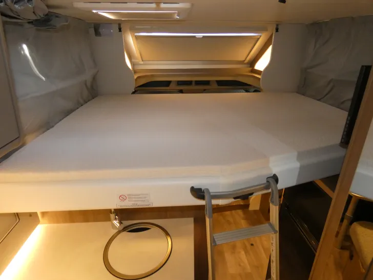 Fahrzeugbild Carado T 338 EDITION24 - Hubbett, Luftfederung, Solar #20