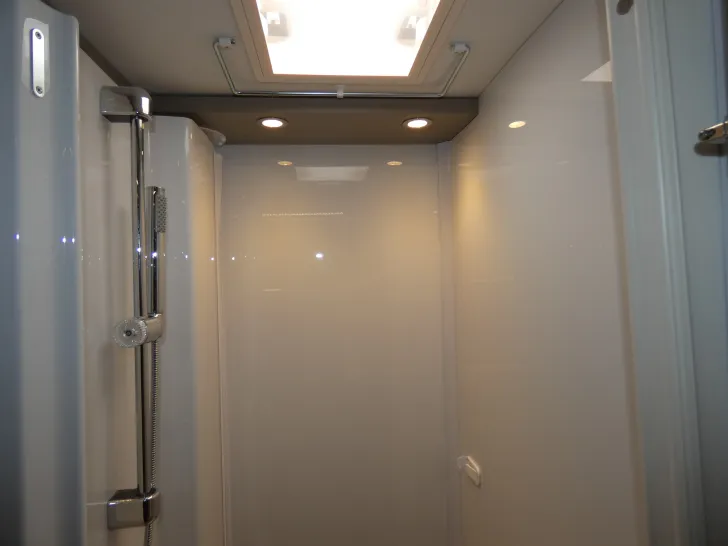 Fahrzeugbild Carado T 338 EDITION24 - Hubbett, Luftfederung, Solar #25