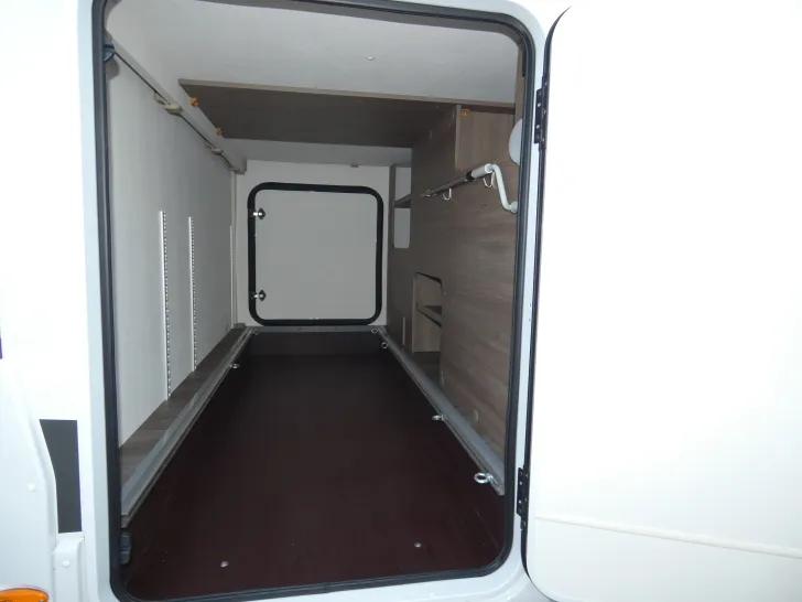 Fahrzeugbild Carado T 338 EDITION24 - Hubbett, Luftfederung, Solar #27