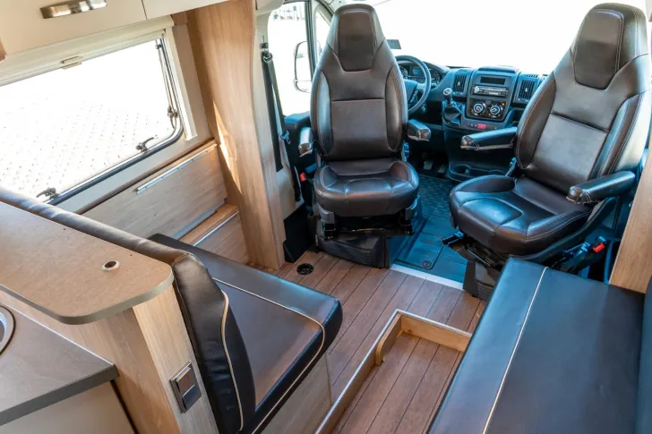 Fahrzeugbild Weinsberg CaraSuite 650 MF *5 Personen*Hubbett*Franz. Bett #11