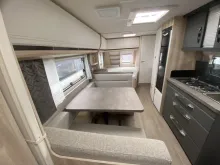 Fahrzeugbild Hobby De Luxe 560 KMFe 2025 - Festtoiltte #8