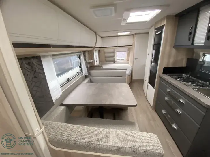 Fahrzeugbild Hobby De Luxe 560 KMFe 2025 - Festtoiltte #8