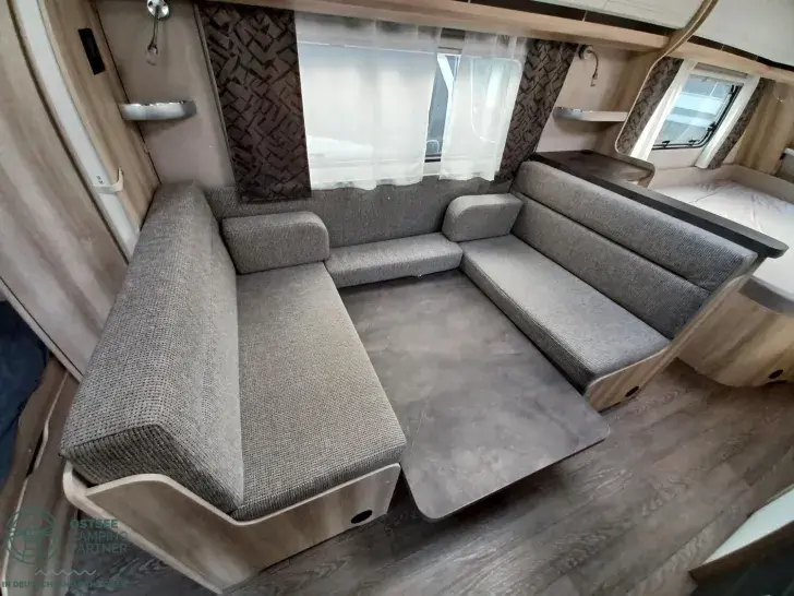 Fahrzeugbild Hobby De Luxe 560 KMFe 2025 - Festtoiltte #11