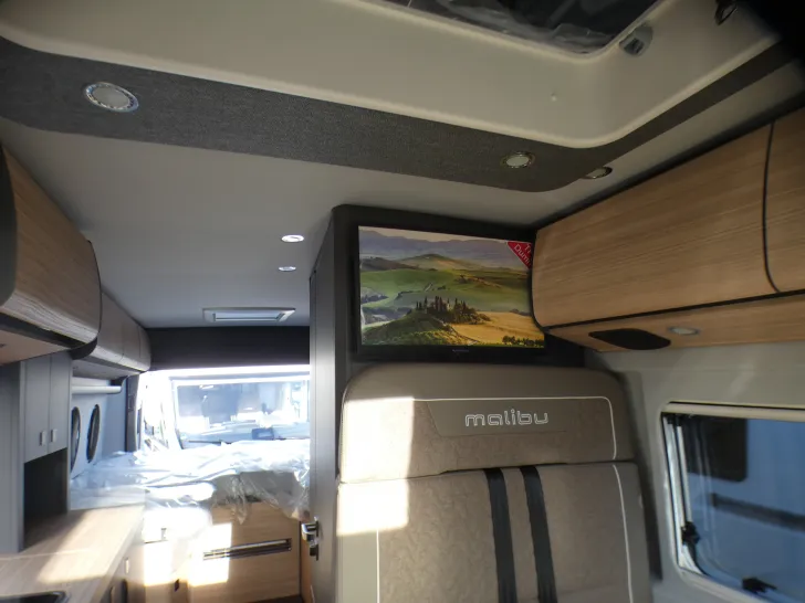 Fahrzeugbild Malibu Van First Class - Two Rooms 640 LE RB charming GT skyview #12