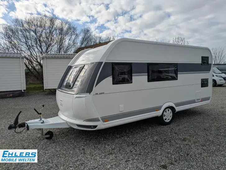 Fahrzeugbild Hobby De Luxe 490 KMF 1800kg/Fußbodenerwärmung/Dunstabzugshaube #4