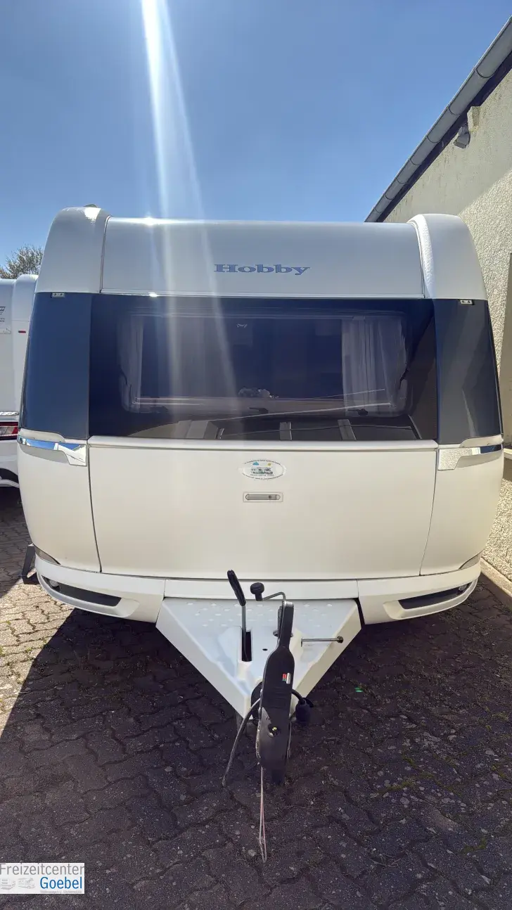 Frontal Vorne Hobby Prestige 560 WFU Dachklimaanlage