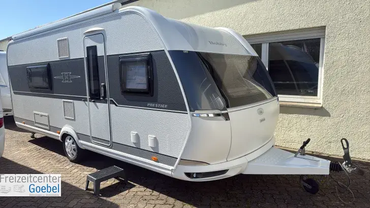 Schräg Vorne Hobby Prestige 560 WFU Dachklimaanlage
