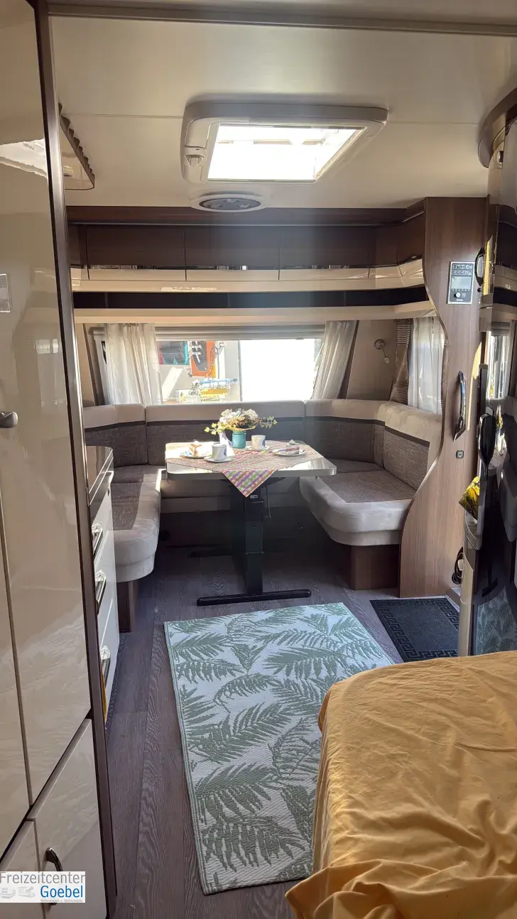Sicht vorne-hinten Hobby Prestige 560 WFU Dachklimaanlage