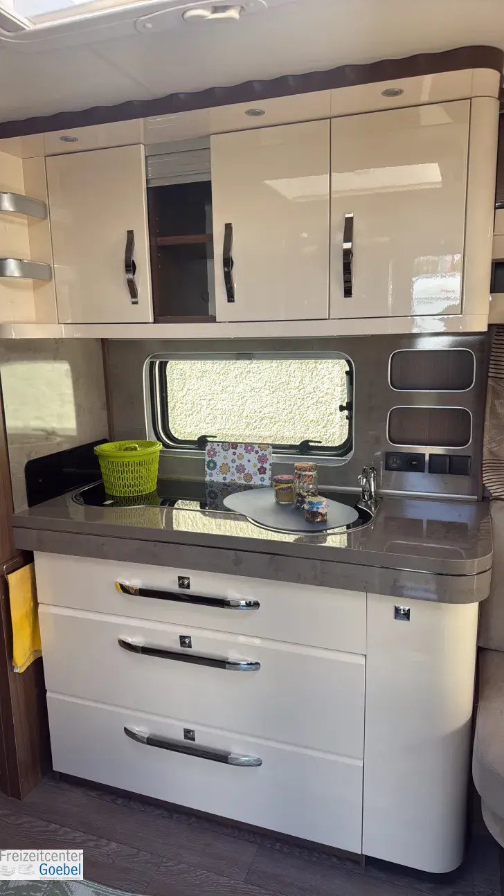 Küchen Hobby Prestige 560 WFU Dachklimaanlage