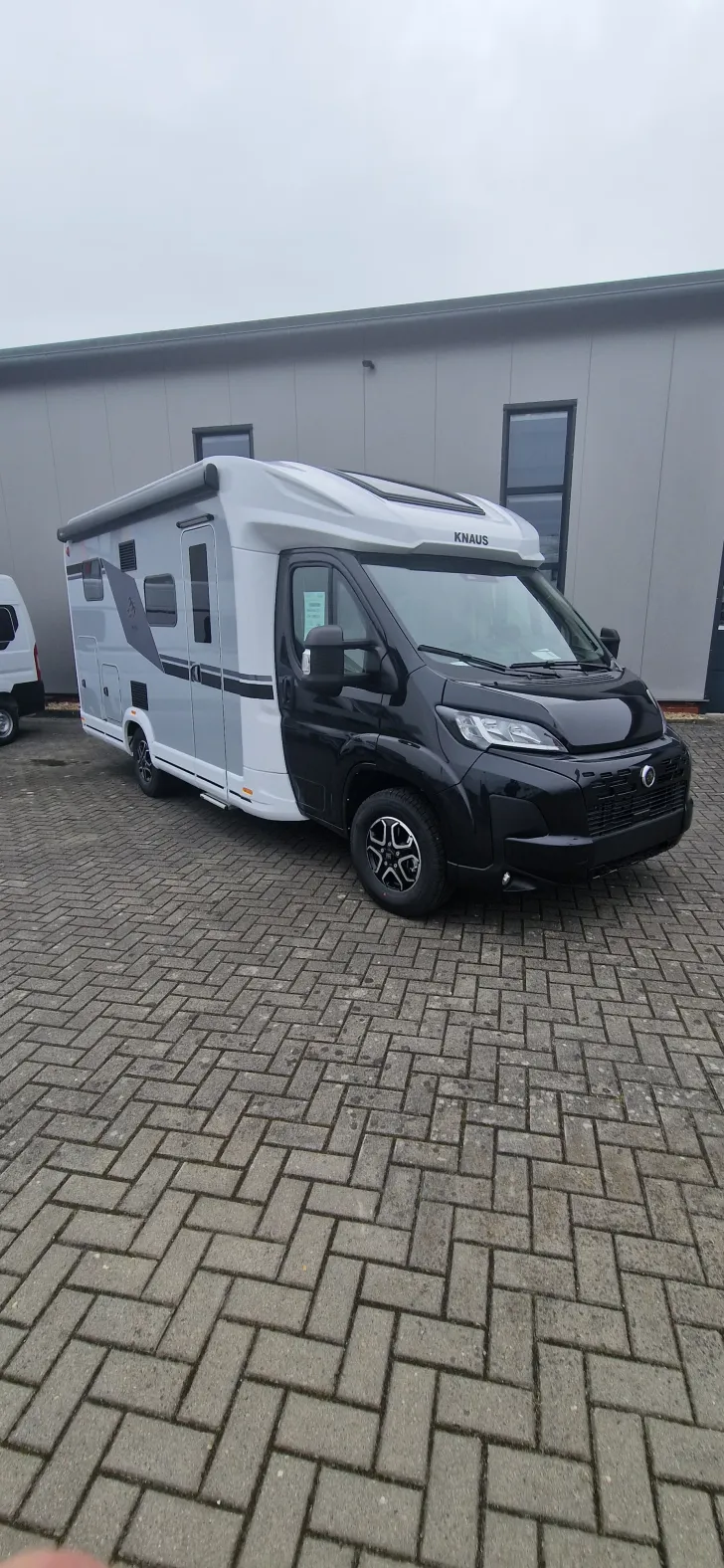 Fahrzeugbild Knaus L!VE WAVE 650 MEG Black Selection Automatik/ACC/Advance/S7 usw. #1