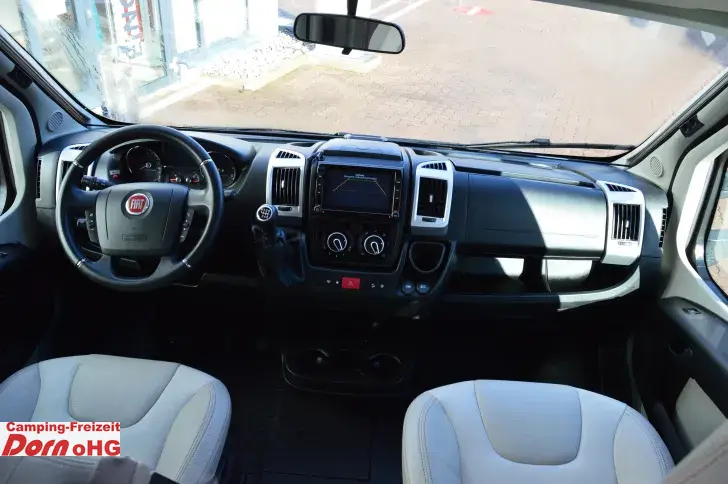 Fahrzeugbild Bürstner Lyseo TD 680 G Navigation/Rückfahrkamera #11