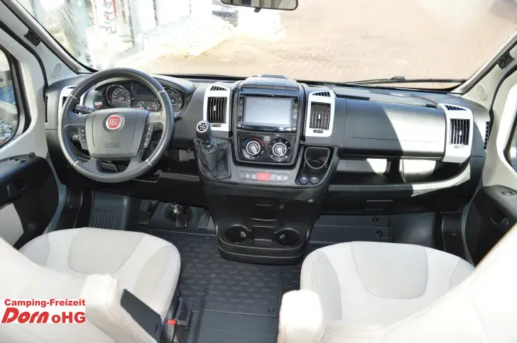 Fahrzeugbild Bürstner Lyseo TD 680 G Navigation/Rückfahrkamera #12
